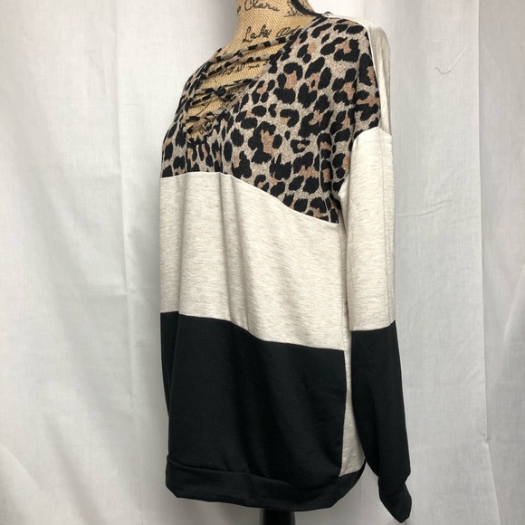 Color Block Cheetah Knit Top - Picture 2 of 7